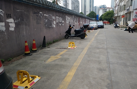 這里又見居民私設地鎖行為