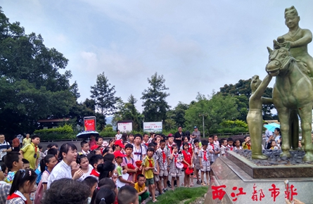 聆聽家鄉歷史 接受紅色教育