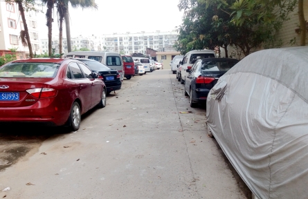 龍圩鎮興業園小區外通道停車亂象何時休？?