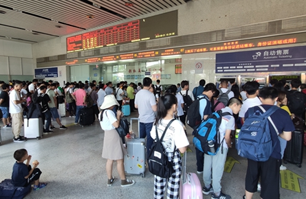 學生返校客流高峰