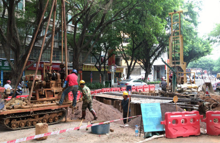 富民二路破損污水管道修復工作持續