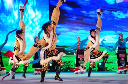 20支廣場舞隊伍在蒼海湖畔踏歌起舞