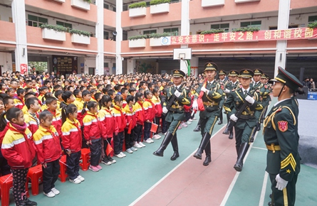 梧州市法治進校園巡講團走進市中山小學