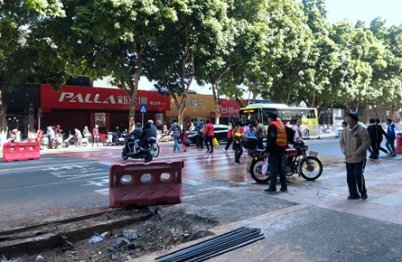 道路維修校園周邊安全引擔憂 