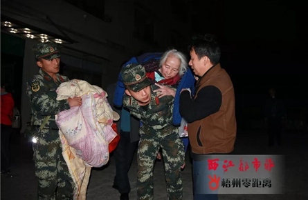 獅臥山突發山火 數百居民緊急撤離