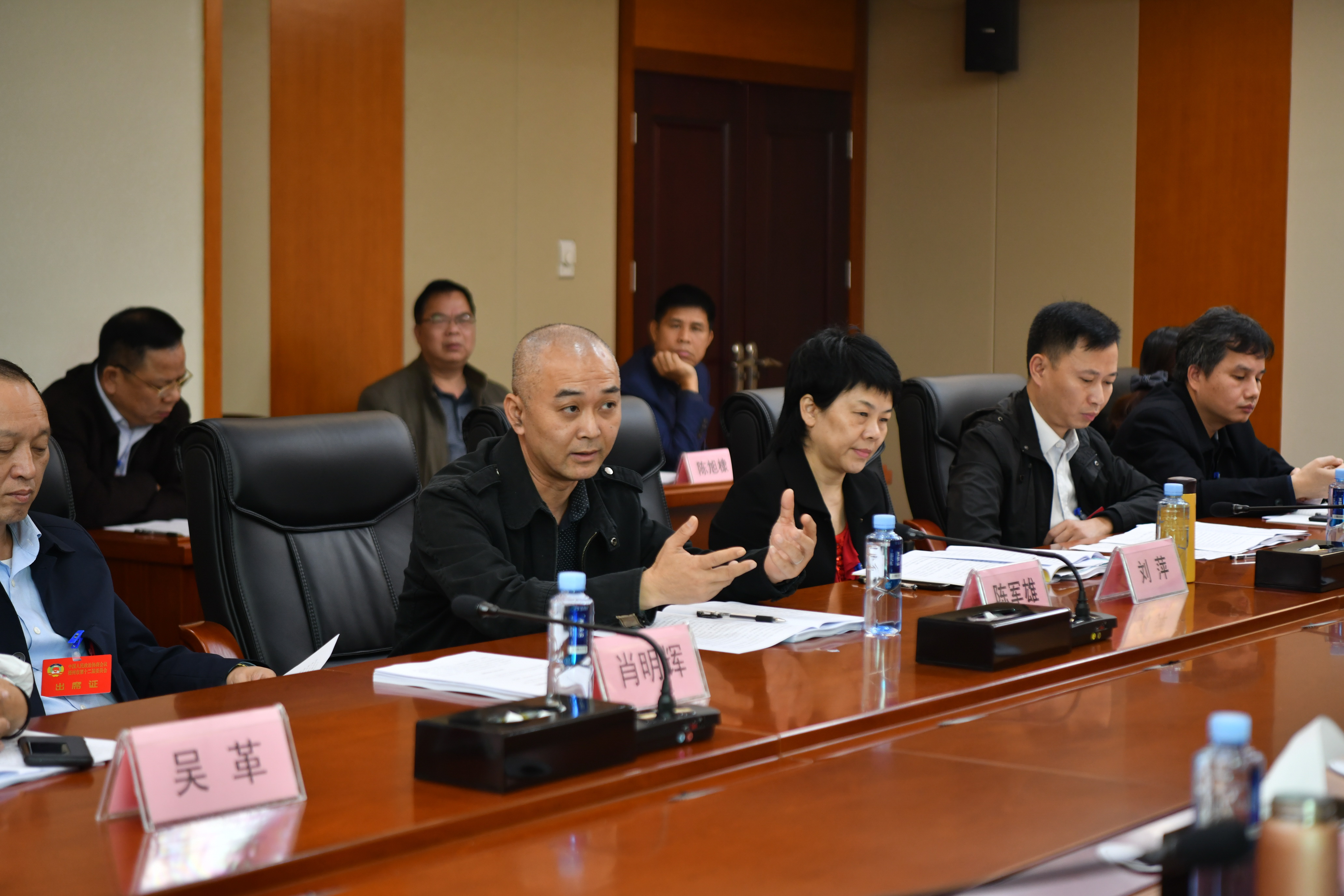 市政協十二屆五次會議舉行分組討論