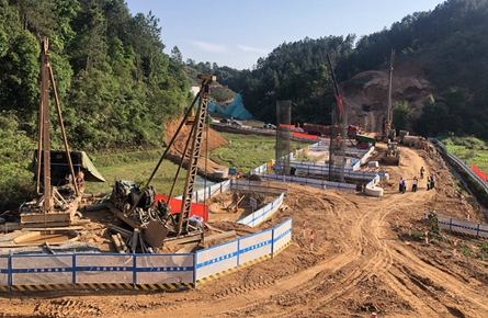 加快建設高架橋基礎設施