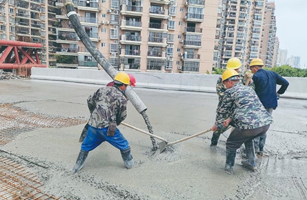 開(kāi)展橋面鋪裝