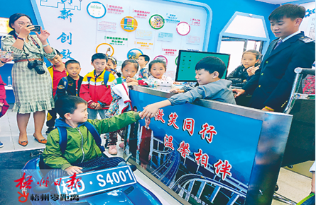 小記者體驗(yàn)高速公路收費(fèi)過程