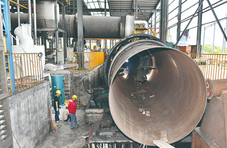 加緊安裝生產設備