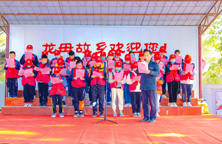 梧州日?qǐng)?bào)社岑溪市第二小學(xué)紅領(lǐng)巾校園小記者站走進(jìn)糯垌鎮(zhèn)開(kāi)展研學(xué)活動(dòng)