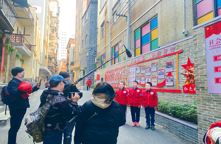 梧州日?qǐng)?bào)社精英小記者成長(zhǎng)訓(xùn)練營(yíng)開(kāi)展講黨史活動(dòng)