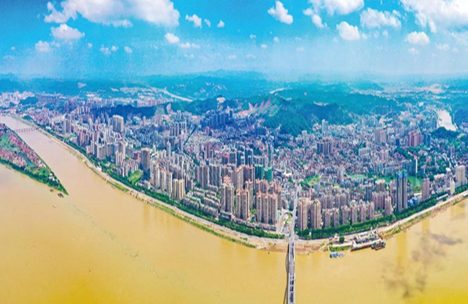 藍天白云重臨潯江兩岸