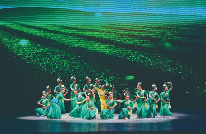 融合六堡茶元素創作文藝作品