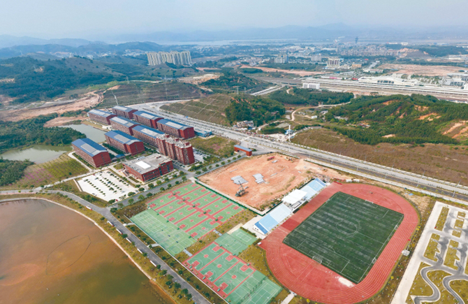 完善高校配套設施