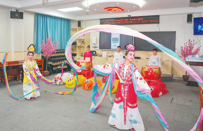 民族一家親歌舞迎佳節