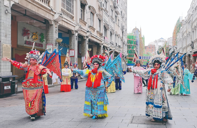 粵劇助興 點燃氣氛