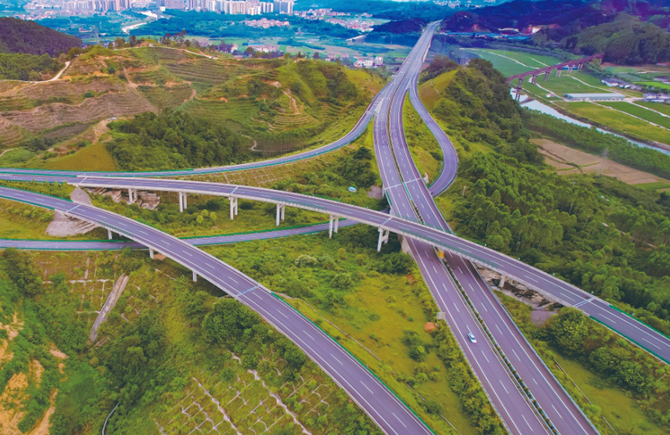 鋪就發展“快車道”