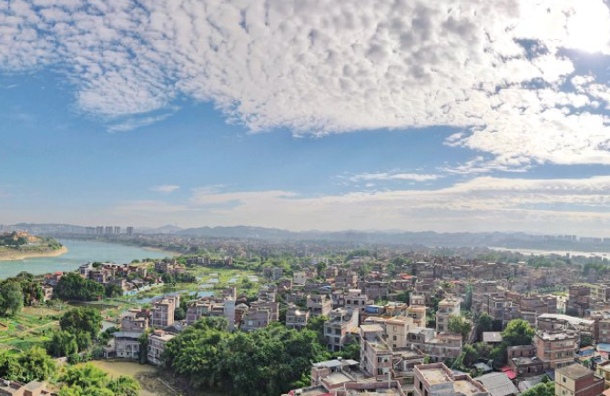 魚(yú)鱗云邂逅晴空