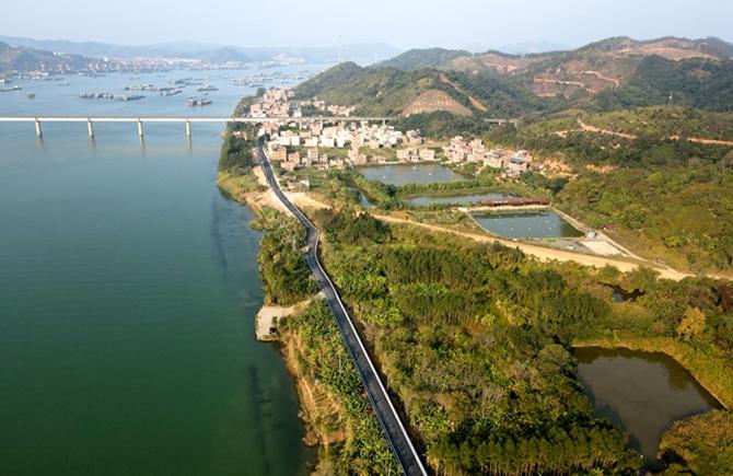 完善鄉(xiāng)村道路