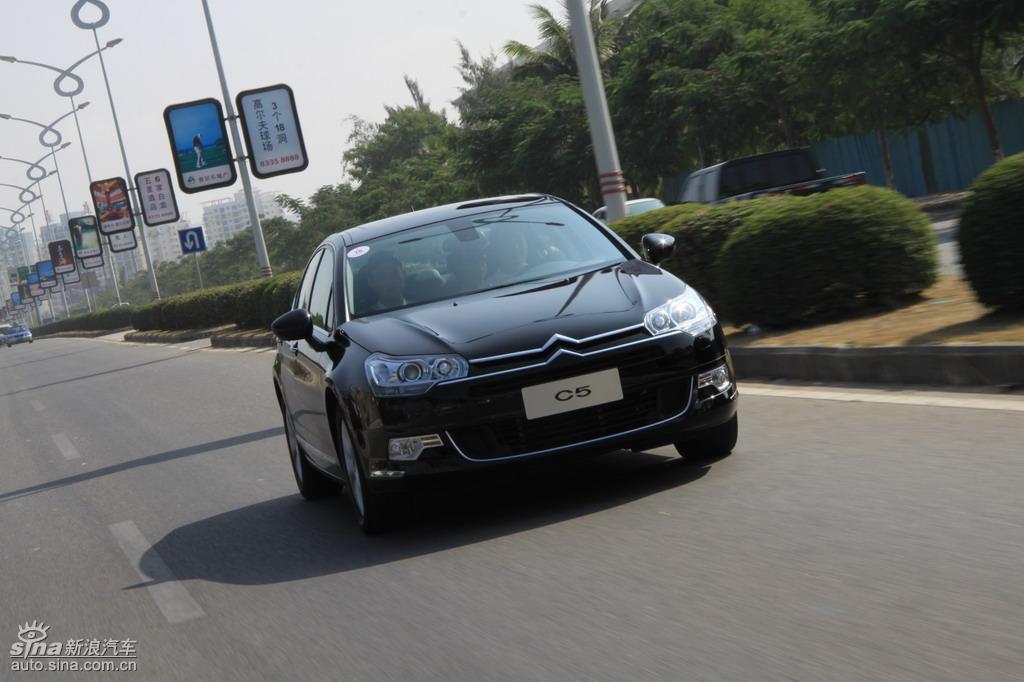 新浪試駕東風(fēng)雪鐵龍C5動態(tài)實拍圖 新浪試駕東風(fēng)雪鐵龍C5動態(tài)實拍圖