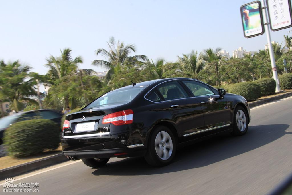 新浪試駕東風(fēng)雪鐵龍C5動態(tài)實拍圖 新浪試駕東風(fēng)雪鐵龍C5動態(tài)實拍圖