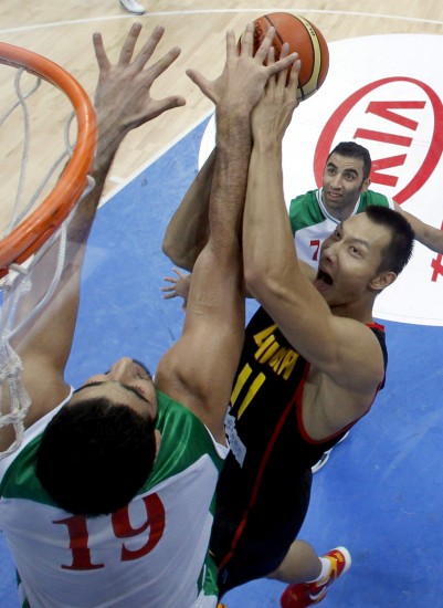 圖文-[斯杯]中國男籃VS伊朗阿聯強行上籃