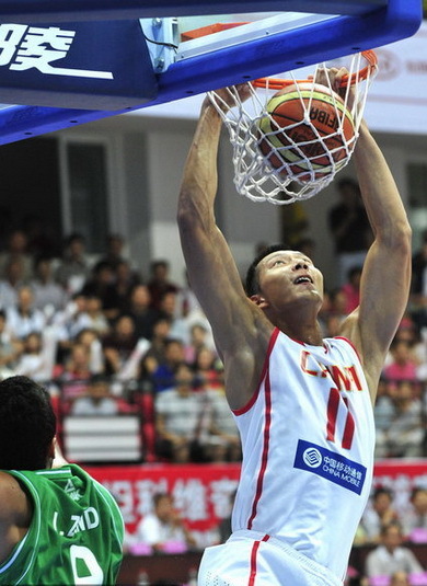 圖文-[斯杯]中國男籃VS伊朗阿聯扣籃