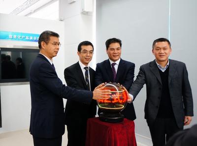 雙方代表共同開通新聞梧州手機終端。